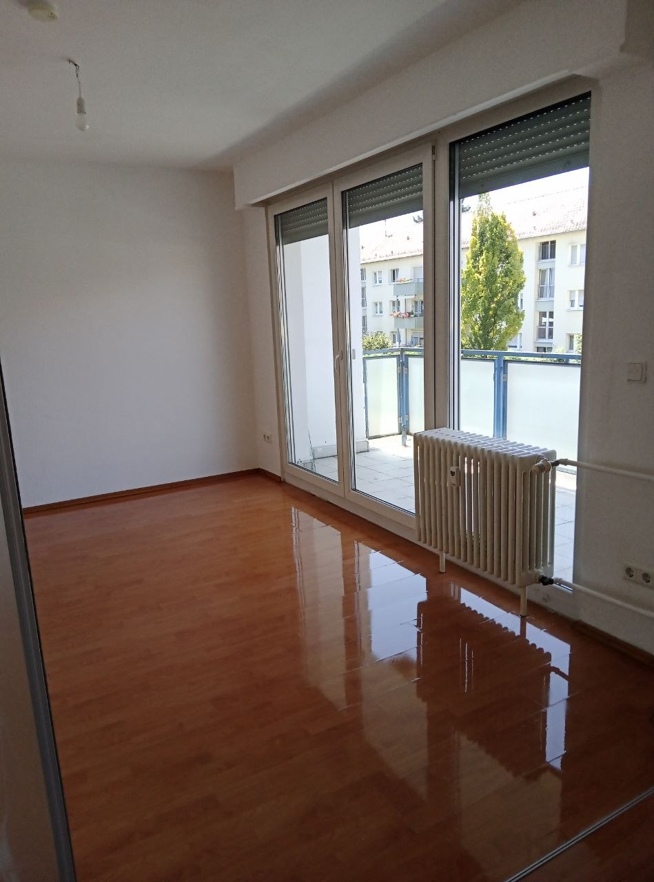 frisch renovierte 3 Zimmer Wohnung mit zwei Balkonen